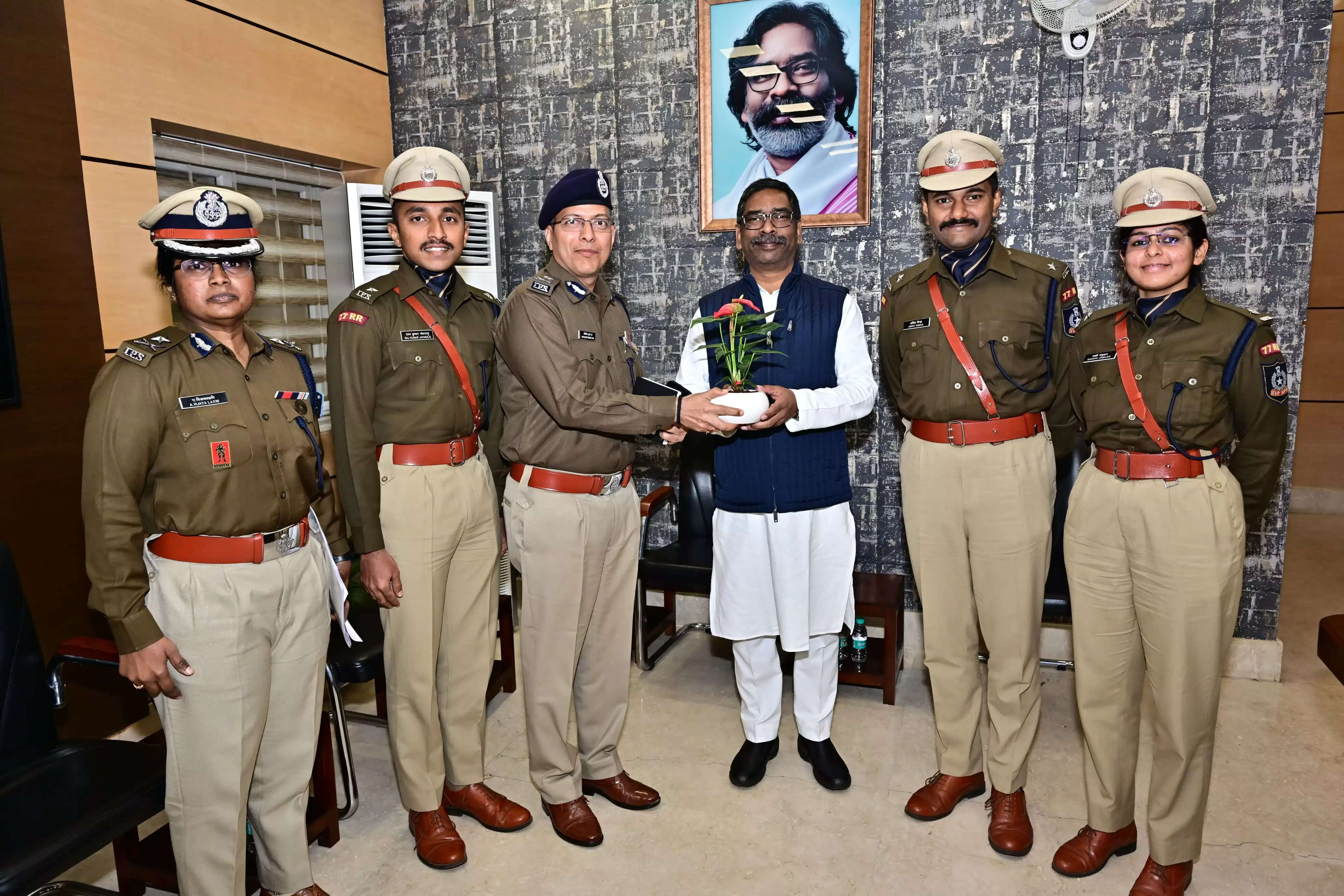 मुख्यमंत्री सोरेन से भारतीय पुलिस सेवा के परीक्ष्यमान अधिकारियों ने की मुलाकात