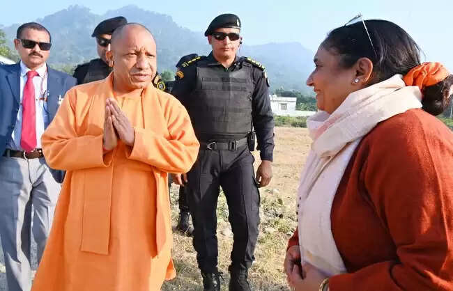 उत्तर प्रदेश के मुख्यमंत्री योगी आदित्यनाथ ने सिद्धबली बाबा के किए दर्शन