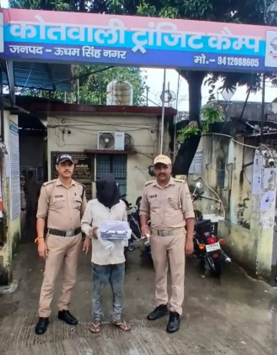 मोबाइल चोर गिरफ्तार, नौ मोबाइल बरामद