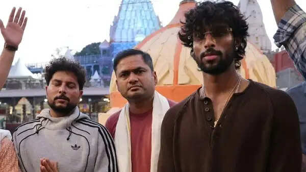 क्रिकेटर तिलक वर्मा और कुलदीप यादव महाकाल की भस्म आरती में हुए शामिल