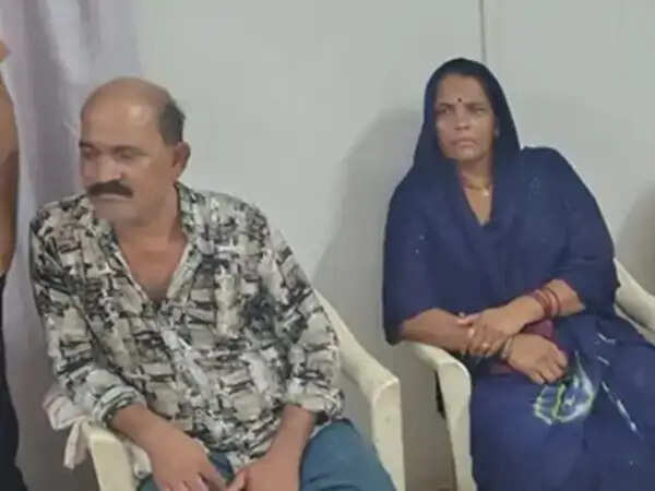शिवपुरी में लोकायुक्त ने 20 हजार की रिश्वत लेते सरपंच दंपती को किया गिरफ्तार