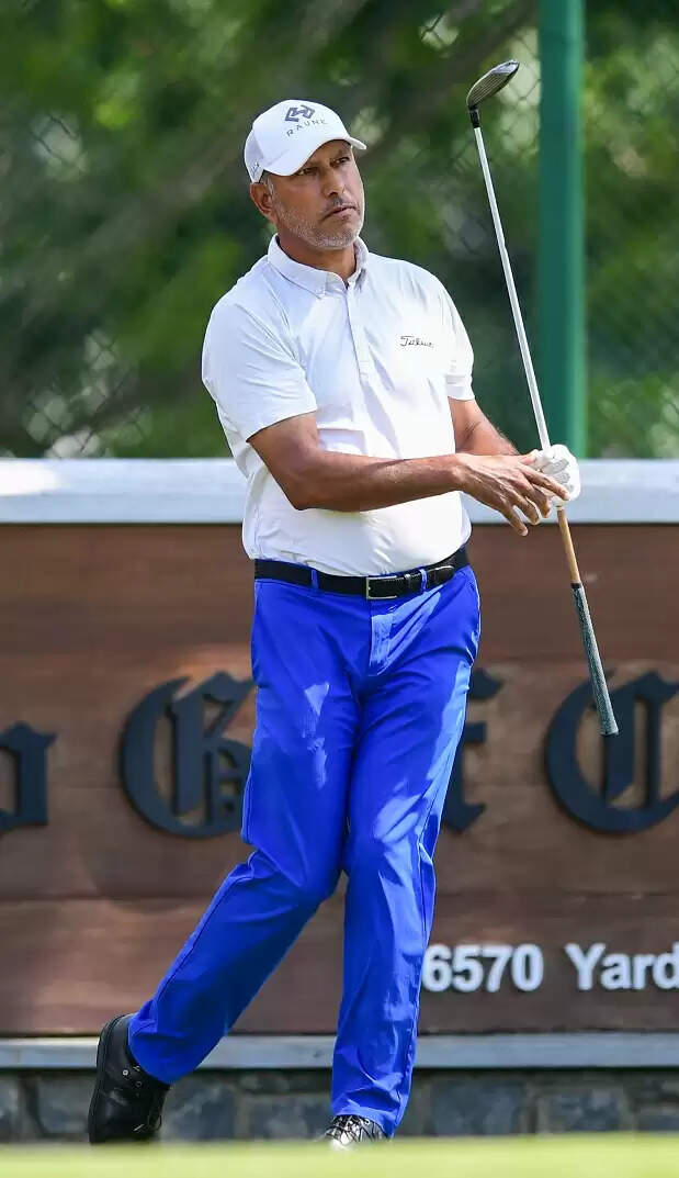 आईजीपीएल इनविटेशनल श्रीलंका: आखिरी होल पर बर्डी कर आर्यन आनंद शीर्ष पर कायम, दिग्गजों और युवा सितारों की कड़ी चुनौती