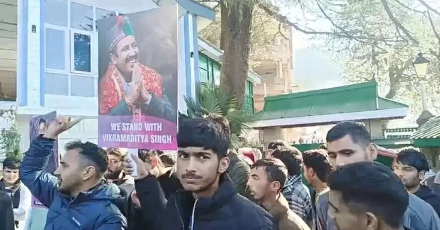 हिप्र में अधिकारियाें पर बयान के बाद सियासत तेज़, विक्रमादित्य सिंह के समर्थन में आये युवा