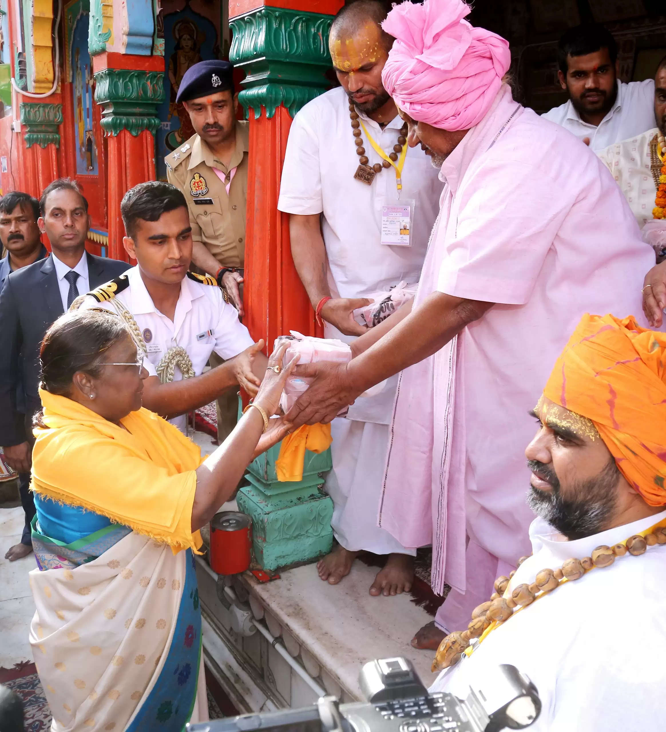 श्री राम जन्मभूमि मन्दिर में रामलला के दर पर पहुंचीं राष्ट्रपति द्रौपदी मुर्मू