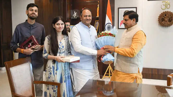 पद्मश्री नागर का जन अभियान परिषद में अभिनंदन, जल आत्मनिर्भरता को बताया पर्यावरणीय चुनौतियों का स्थायी समाधान