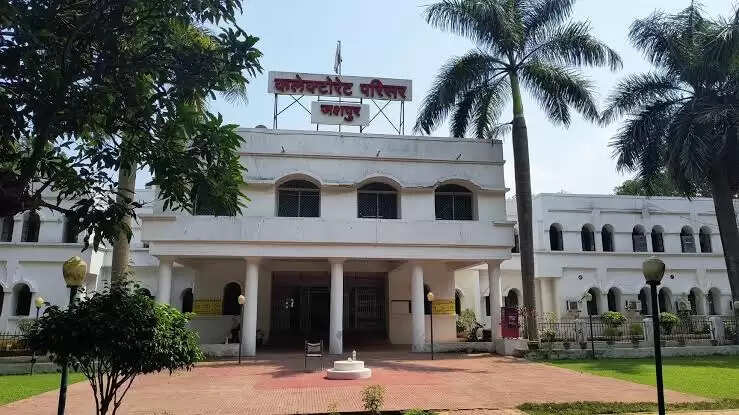 जशपुर: प्रधानमंत्री आवास निर्माण में लापरवाही, सात तकनीकी सहायकों को कारण बताओ नोटिस