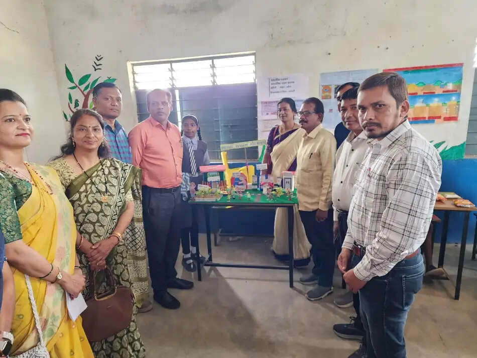 ब्लाक स्तरीय विज्ञान प्रदर्शनी में जुटे 250 बाल वैज्ञानिक