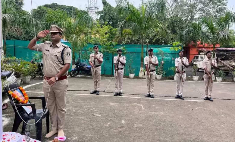 स्वतंत्रता दिवस पर पुलिस कार्यालय और थाना, चौकी प्रांगण में ध्वजारोहण