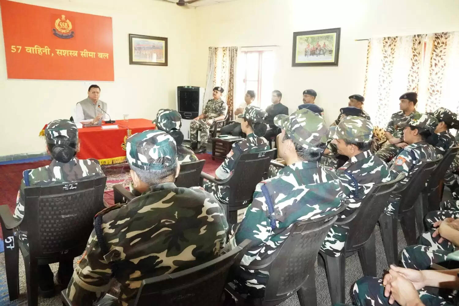 सीमा पर सशस्त्र बलों का मनोबल बढ़ाने पहुंचे मुख्यमंत्री धामी, कहा – जवान देश की शान हैं