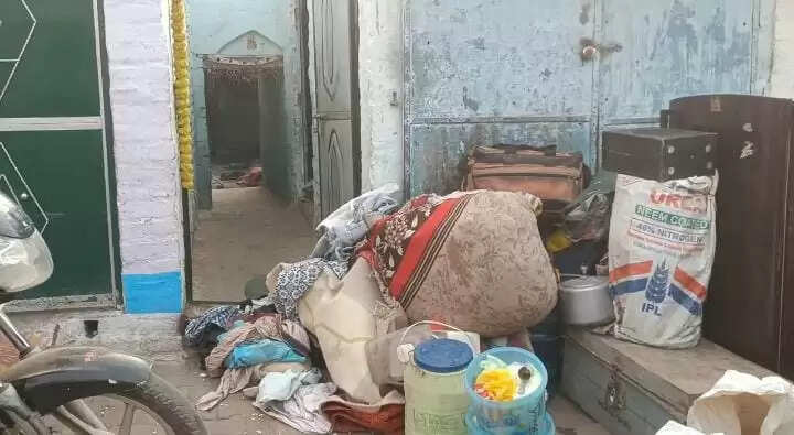 कब्जामुक्त करवाने पहुंची प्रशासनिक टीम के सामने युवक ने किया आत्मदाह का प्रयास