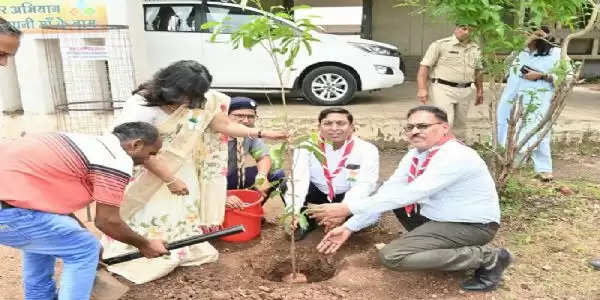 उच्च शिक्षित छात्रों से बनता है देश आधुनिक प्रौद्योगिकी में आत्मनिर्भरः संभागायुक्त गुप्ता