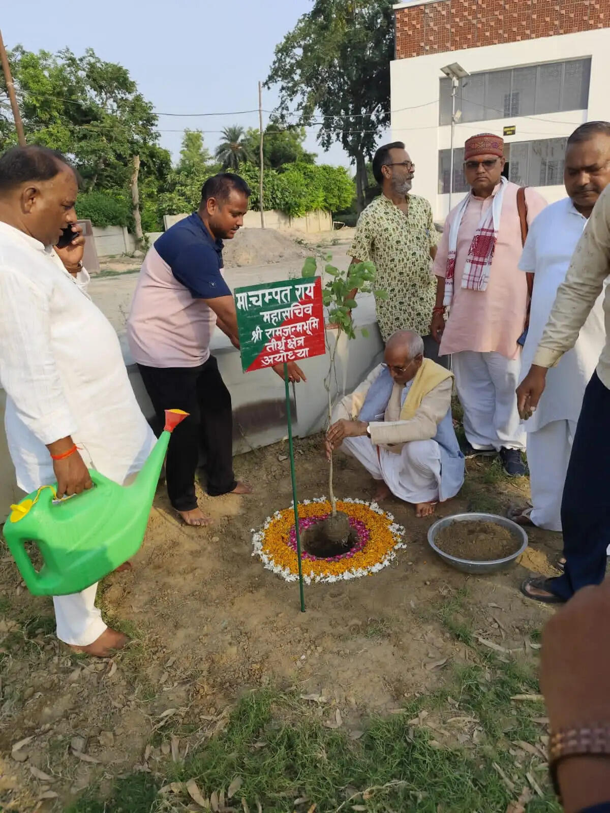 राम मंदिर ट्रस्ट ने कोविदार पौध का किया रोपण