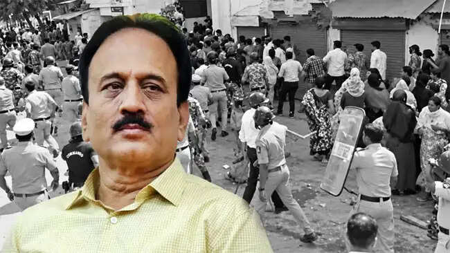 जलगांव में आरएसएस के दशहरा जुलूश के विरोध के दौरान पथराव, पुलिस का लाठीचार्ज, दर्जनों गिरफ्तार