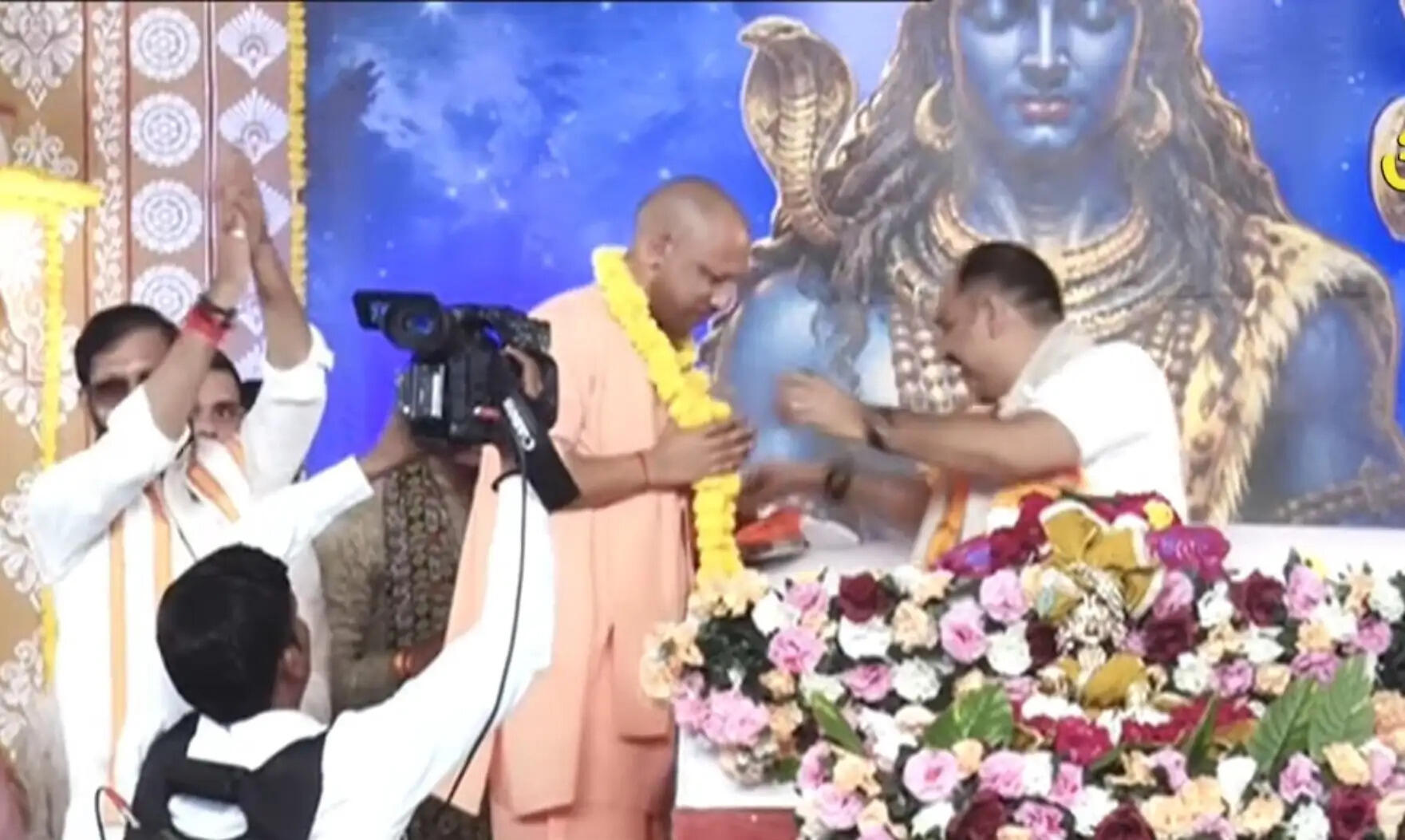 महाशिवपुराण कथा में पहुंचे मुख्यमंत्री योगी, कहा— जिसे ईश्वर की भक्ति मिली, उसे मुंह मांगी मुराद मिल गई