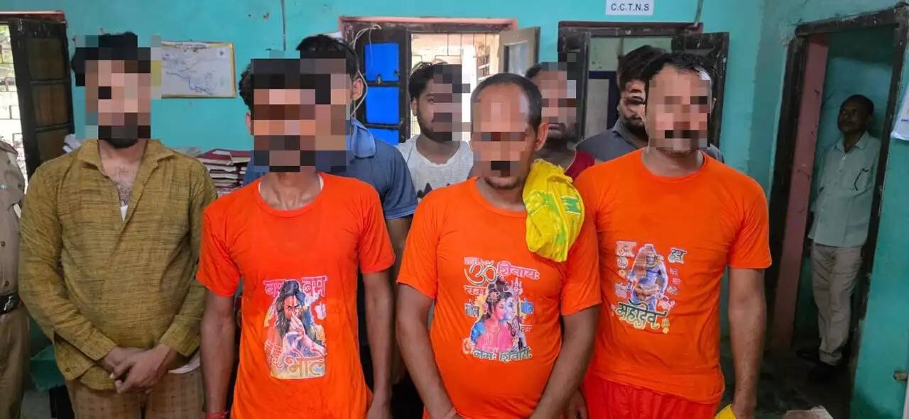 सारण में सीमावर्ती जयप्रभा सेतु पर विशेष चेकिंग अभियान,276 लीटर विदेशी शराब के साथ 8 गिरफ्तार