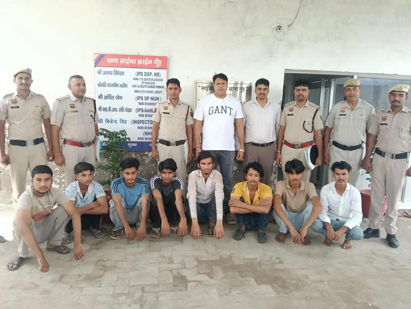 नूंह पुलिस ने पकड़े आठ साइबर अपराधी,मोबाइल व फर्जी सिम बरामद