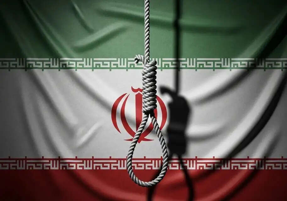 ईरान में पुलिसकर्मियों की हत्या में दोषी तीन लोगों की फांसी दी गई