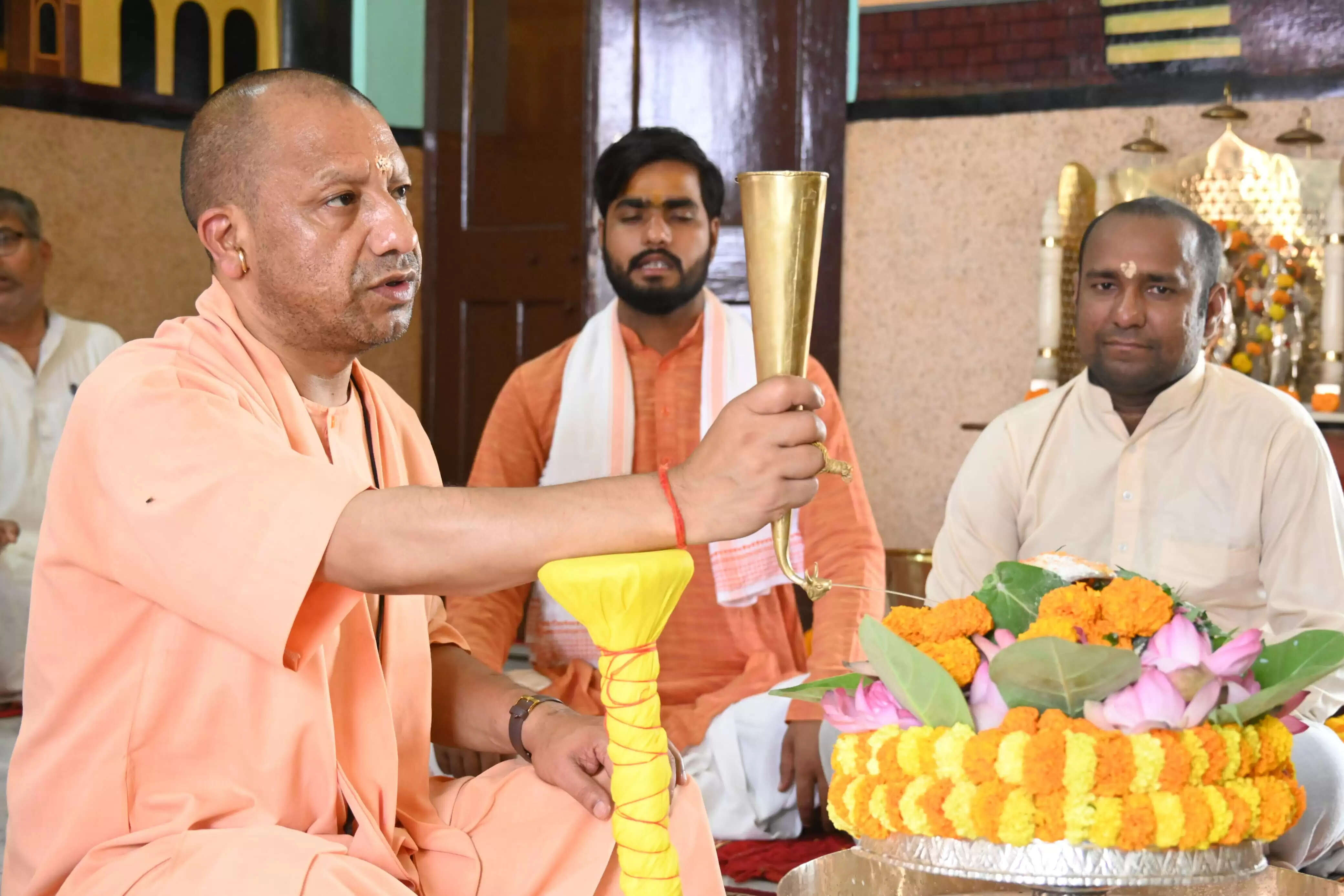 रुद्राभिषेक कर मुख्यमंत्री योगी ने की चराचर जगत के कल्याण की कामना