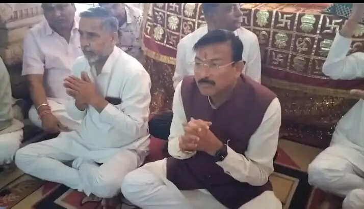 त्रिपुरा सुंदरी दरबार में भाजपा राष्ट्रीय महामंत्री गजेंद्र पटेल ने टेका मत्था,आगामी चुनावों में जीत की लगाई अर्जी