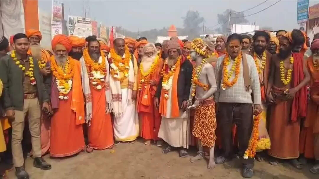 मेला रामनगरिया में संतों ने निकाली शोभा यात्रा, कल्पवासियों ने भी लिया भाग