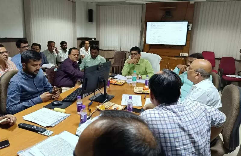 उपभोक्ताओं को निर्धारित समय सीमा में उपलब्‍ध कराएं नए कनेक्‍शन : एमडी सिंघल