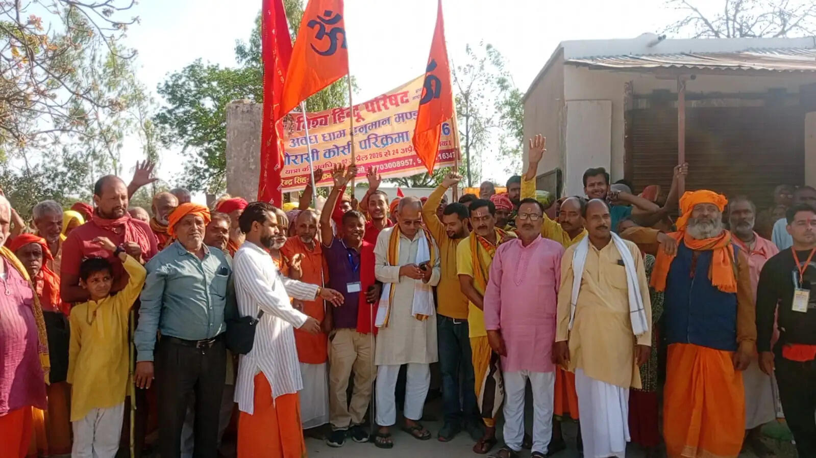 आस्था में निकली 84 कोसी परिक्रमा, दुश्वारियों के बीच भी श्रद्धालुओं का जोश बरकरार