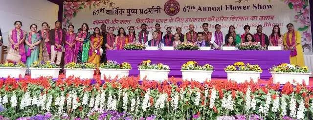 विद्यार्थियों के लिए फूलों में हैं व्यापारिक संभावनाएं : कुलपति