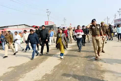 मकर संक्रांति : संगम में आस्था की महाडुबकी, एक करोड़ तीन लाख़ श्रद्धालुओं ने किया स्नान