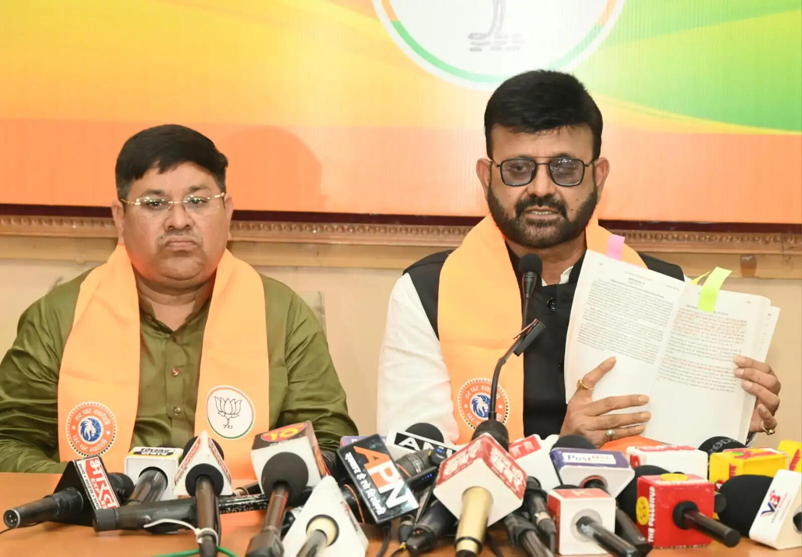 ट्रेजरी घोटाले में वरिष्ठ अधिकारियों को बचा रही है सरकार : प्रतुल शाहदेव