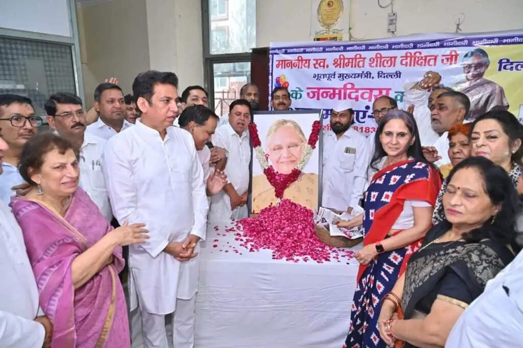 कांग्रेस ने की विधानसभा में पूर्व मुख्यमंत्री शीला दीक्षित की प्रतिमा स्थापित करने की मांग