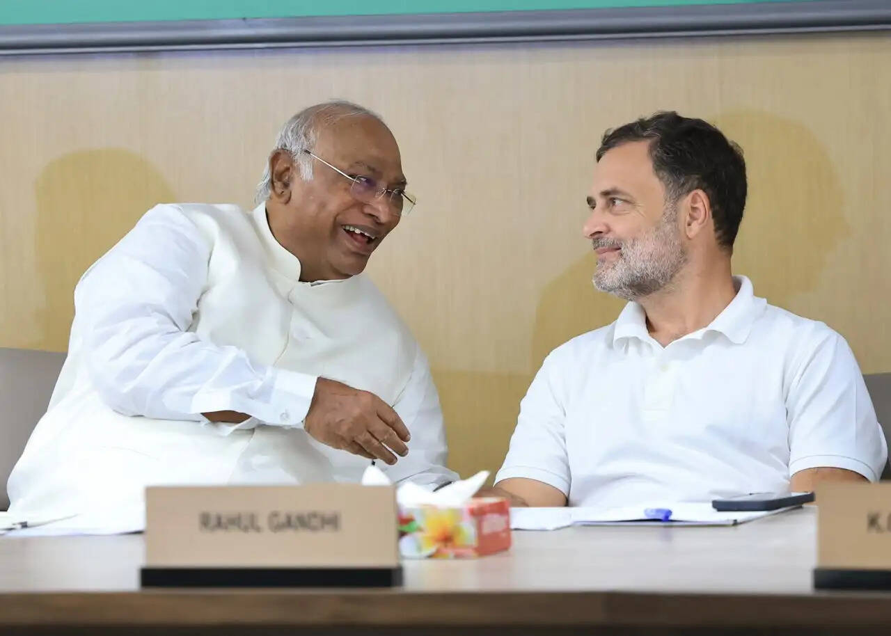कांग्रेस ने युवाओं की स्थिति, चढ़ावा चोरी व सीमा सुरक्षा पर सरकार से मांगा जवाब