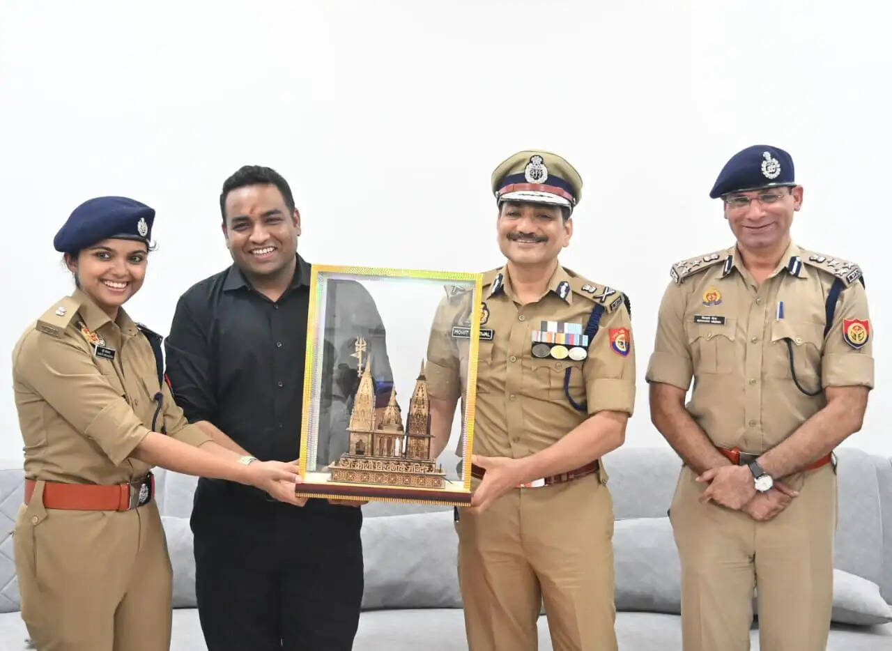 वाराणसी: दो आईपीएस अफसरों के स्थानांतरण होने पर दी गई विदाई,कार्यकाल सराहनीय
