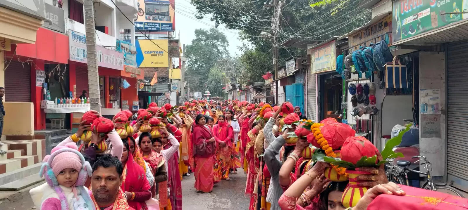 नौ दिवसीय श्री राम कथा महोत्सव पर निकली कलश शोभायात्रा