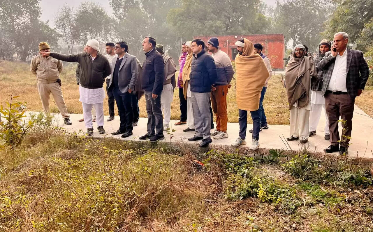 जींद के उपायुक्त को पीएचसी निडाना में मिली अव्यवस्थाएं