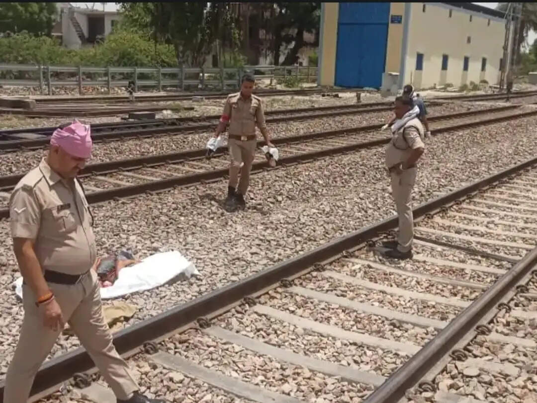 फफूंद रेलवे स्टेशन पर ट्रेन की चपेट में आने से अधेड़ की मौत