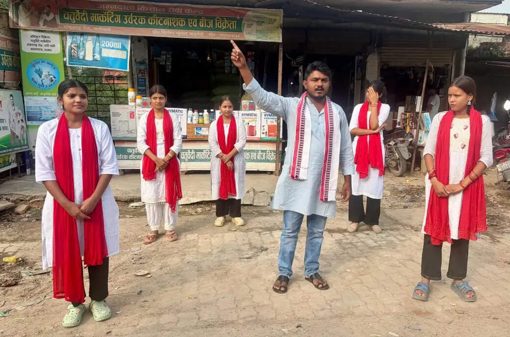 सेवा और सुशासन की गाथा को नुक्कड़ नाटक के माध्यम से किया प्रस्तुत