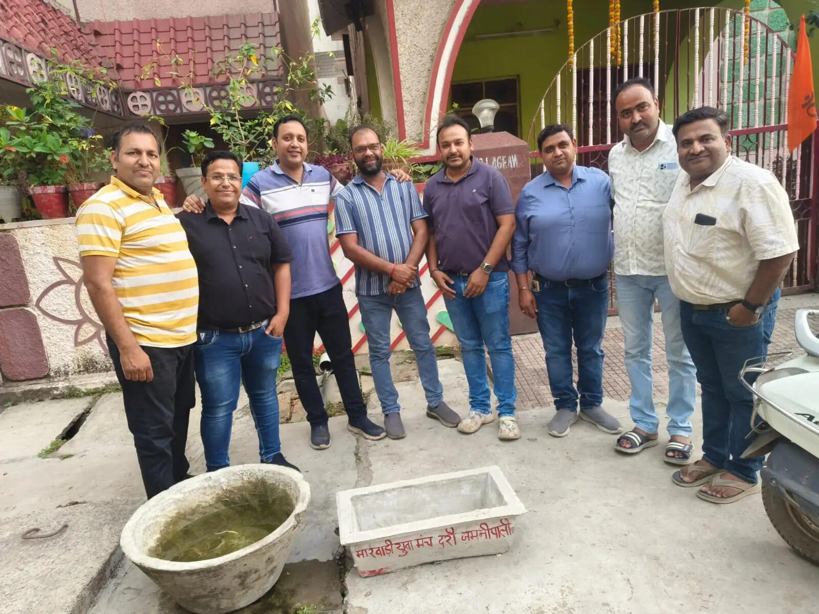 मारवाड़ी युवा मंच दर्री जमनीपाली द्वारा किया गौमाता हेतु कोटना वितरण