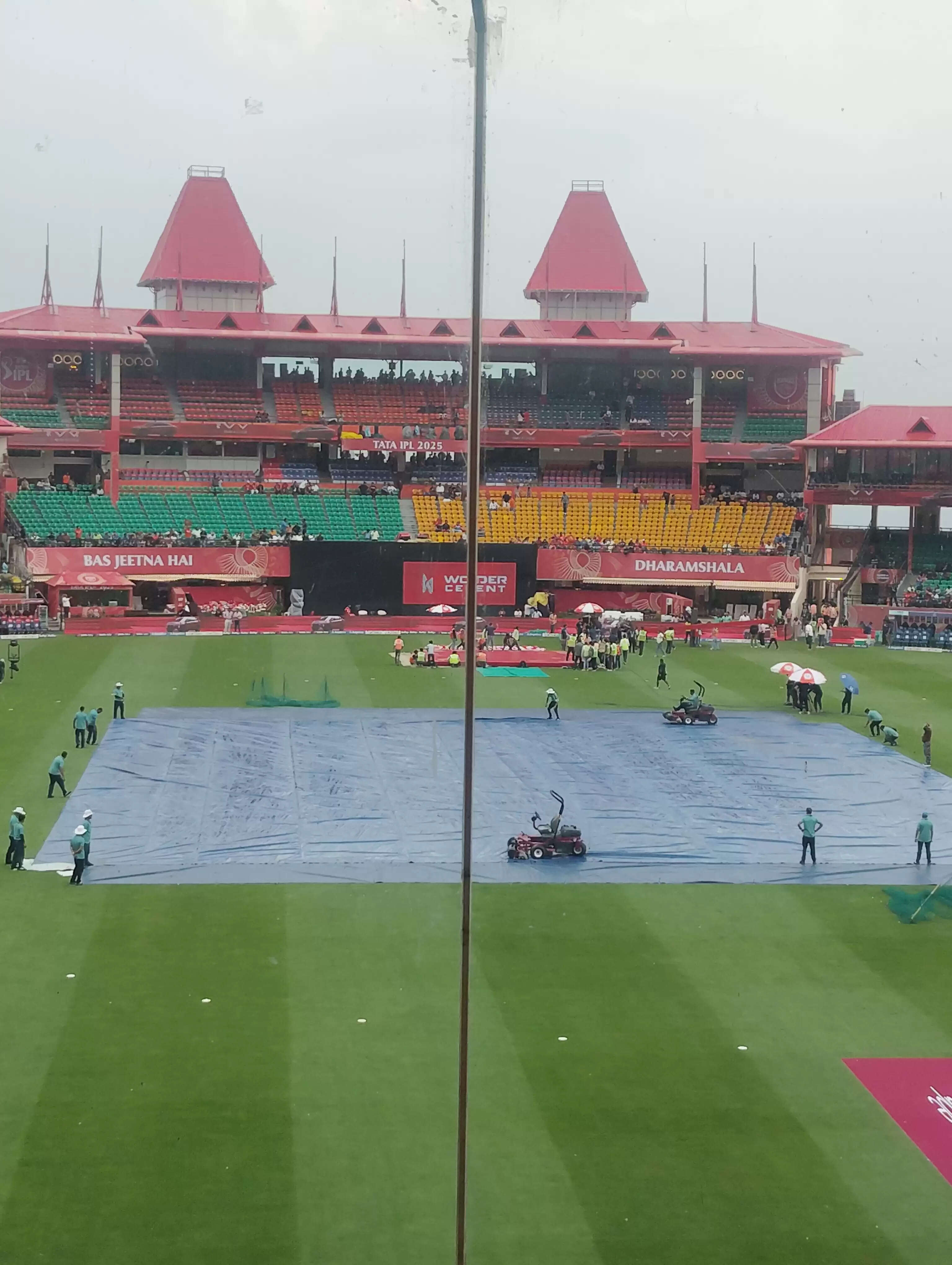 धर्मशाला में बारिश के कारण पंजाब-दिल्ली मैच के टॉस में देरी