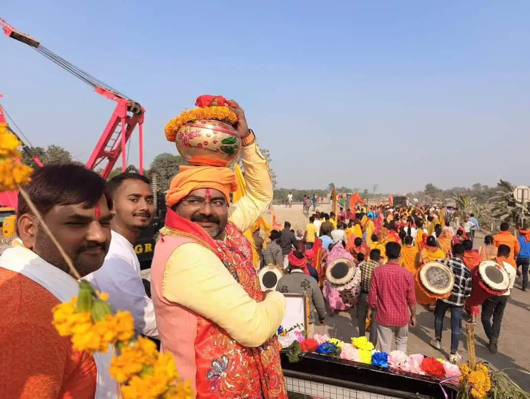 जोकीहाट में निकला अक्षत पूजित कलश शोभायात्रा,हजारों भक्तों के जय श्री राम के नारों से हुआ गुंजायमान