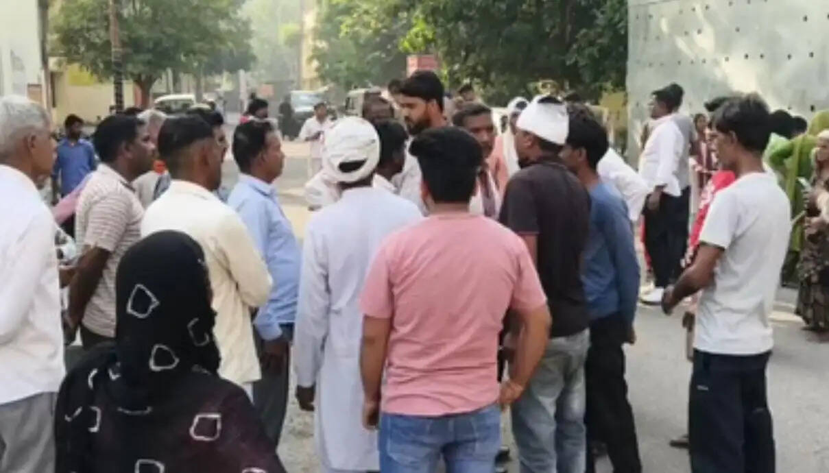 डंपर ने ट्रैक्टर-ट्रॉली काे मारी टक्कर, सास-बहू समेत चार की मौत, शादी के घर में पसरा मातम