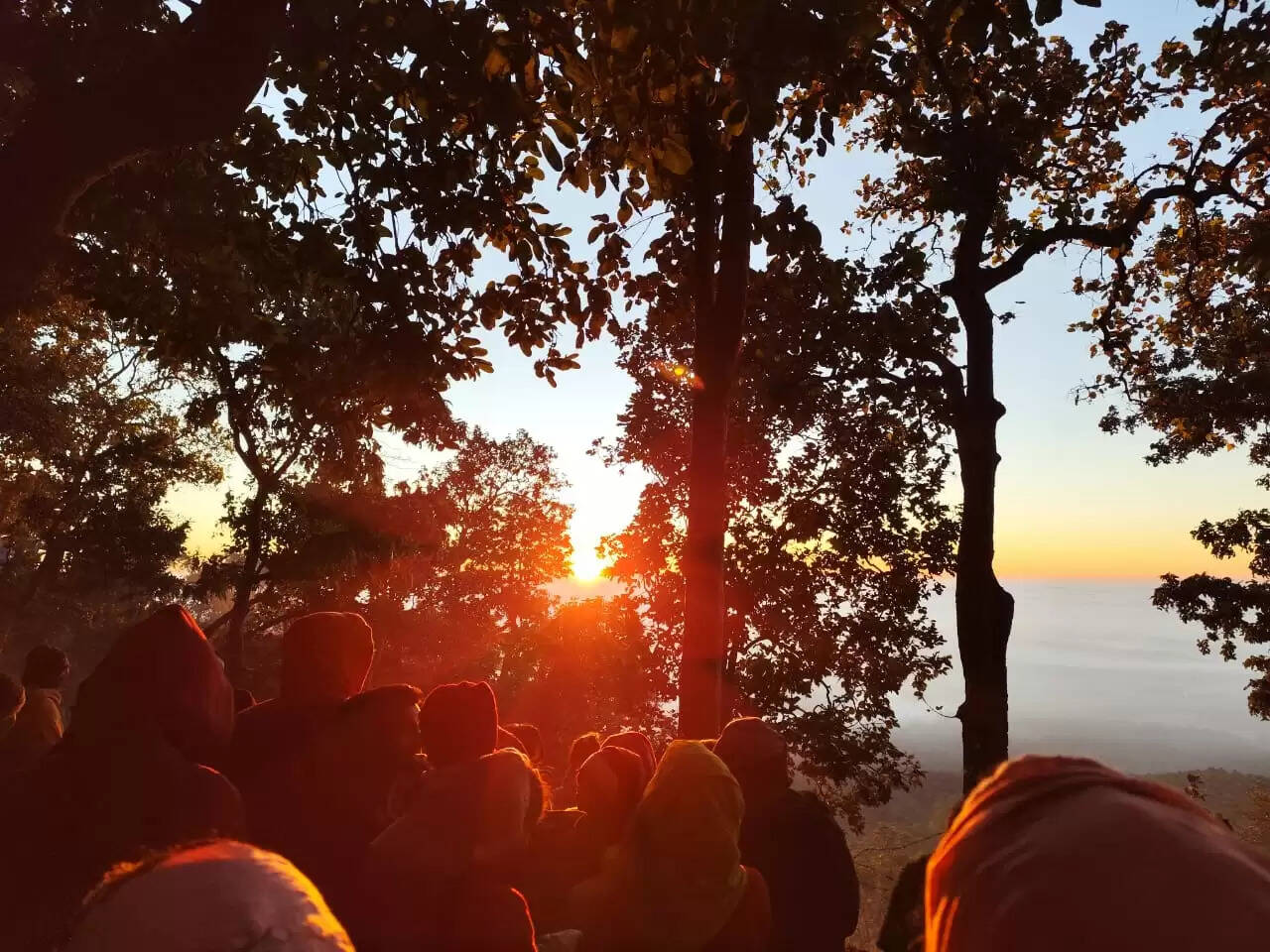 अनूपपुर: नववर्ष में अमरकंटक में श्रद्धालुओं ने लगाई आस्था की डुबकी, मां नर्मदा का किया दर्शन