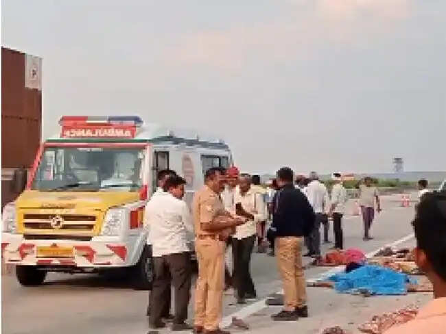 महाराष्ट्र के जालना में ट्रक ने १० महिला मजदूरों को रौंदा, सात की मौत, तीन घायल