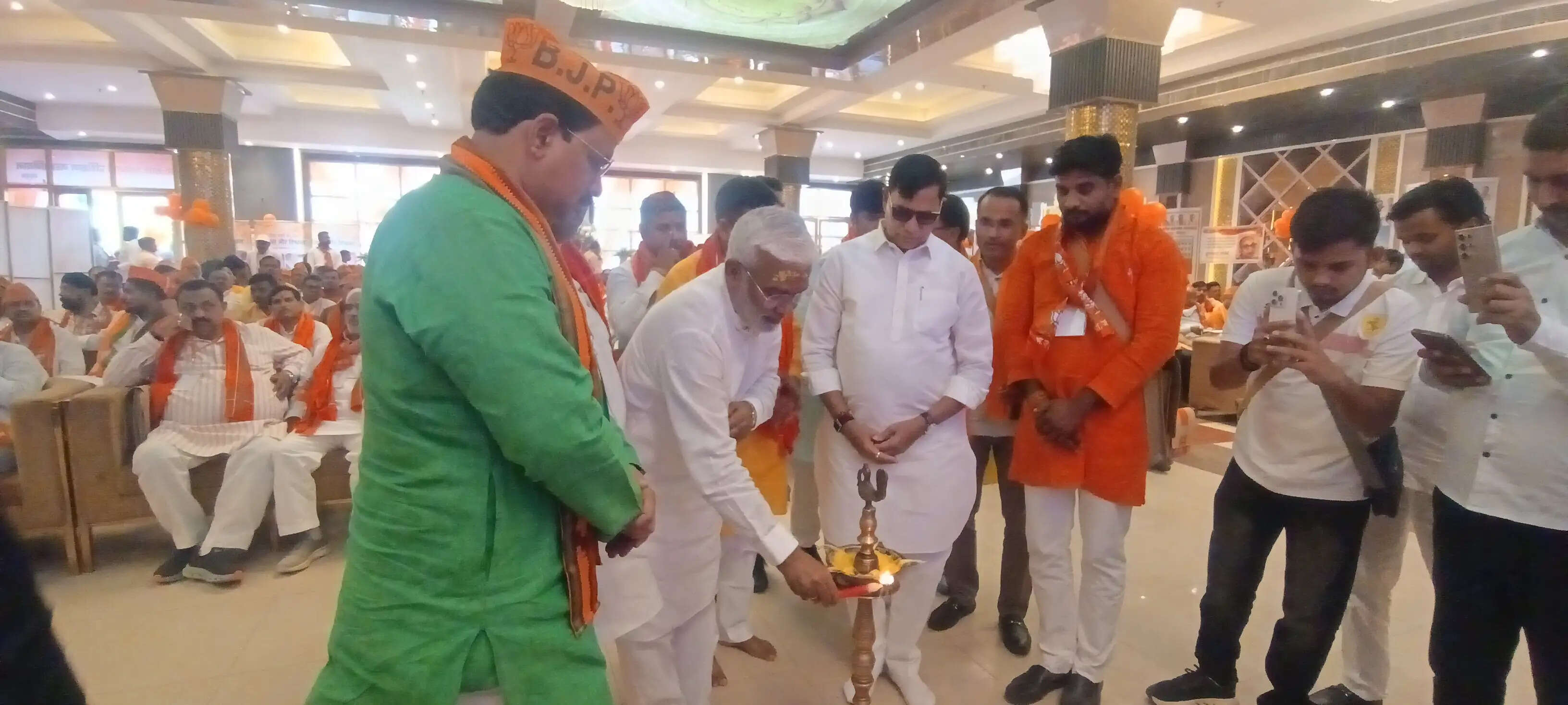 भाजपा राष्ट्र निर्माण का माध्यम, कार्यकर्ता ही पार्टी की असली ताकत : स्वतंत्र देव सिंह