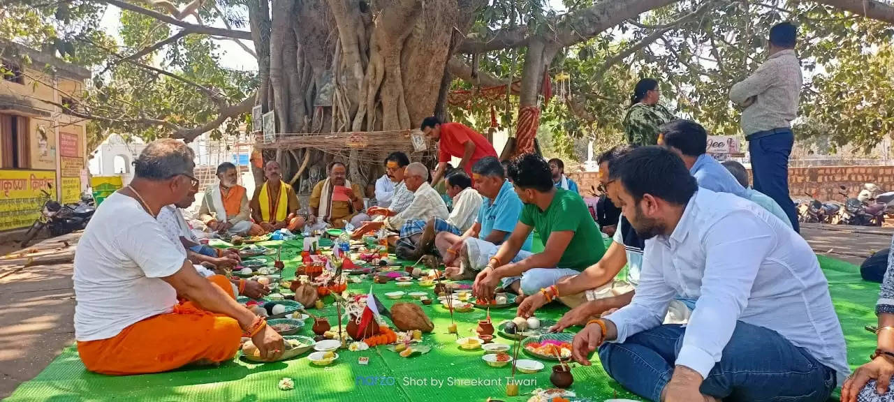 पितृ दोष निवारण के लिए हुई सामूहिक शांति पूजा