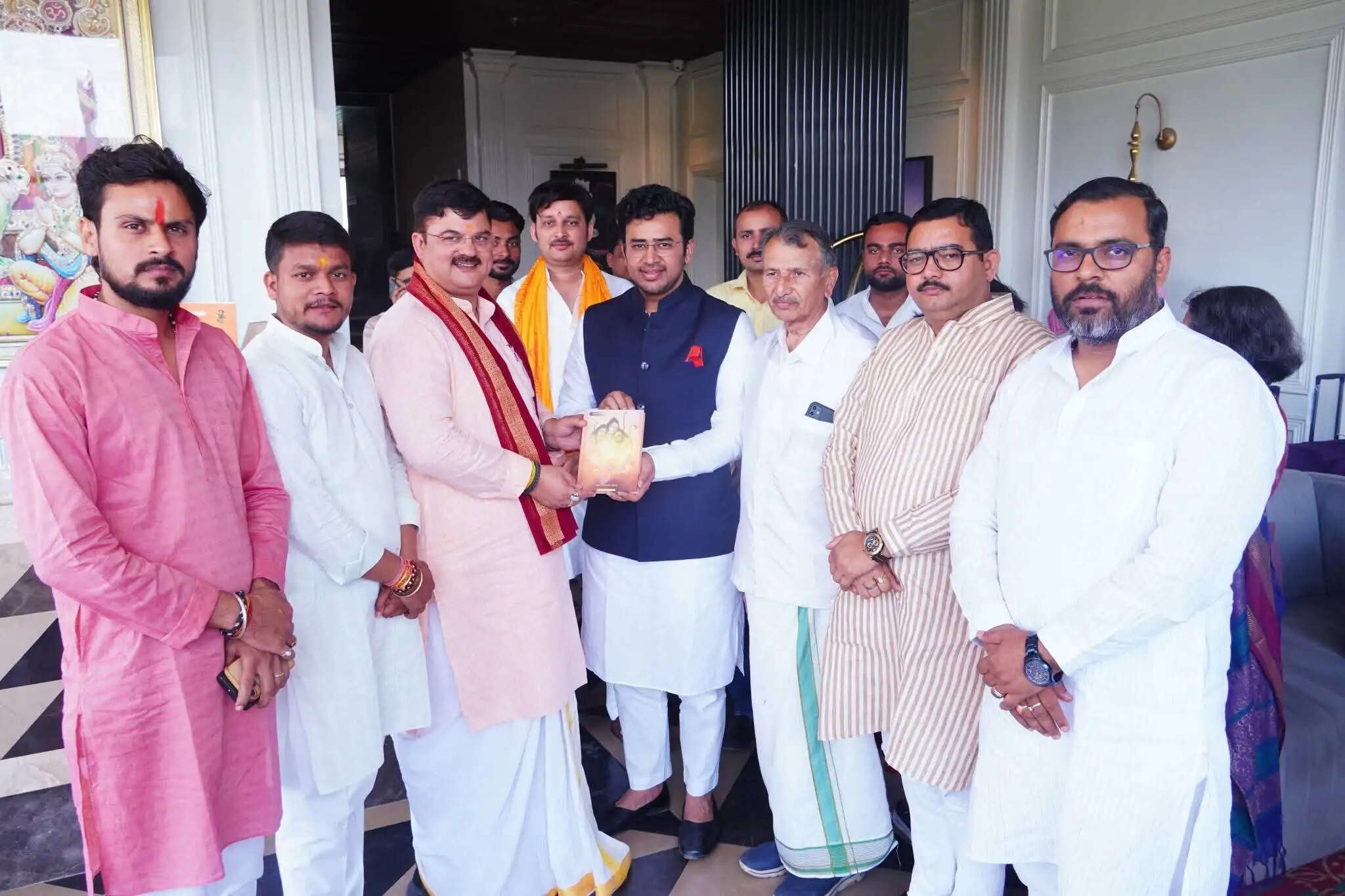 भाजपा युवा मोर्चा के राष्ट्रीय अध्यक्ष तेजस्वी सूर्या ने श्रीराम लला के किये दर्शन