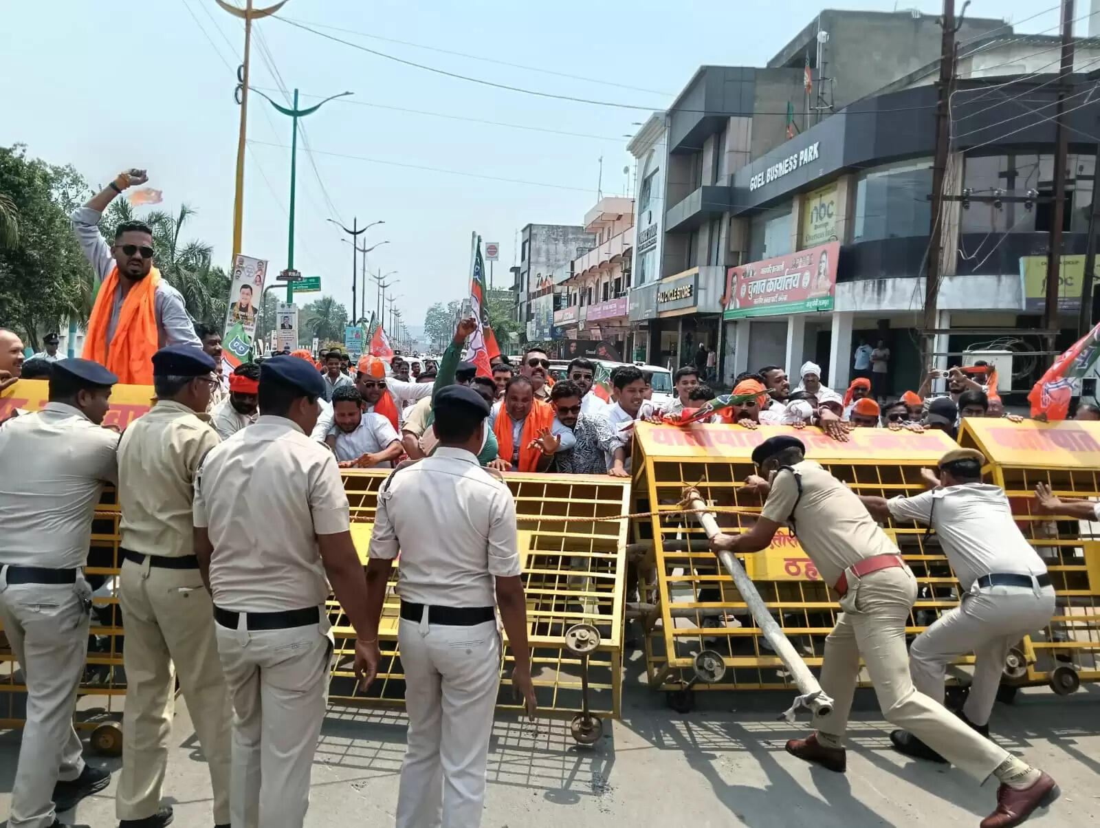 कोरबा में भाजयुमो का विशाल प्रदर्शन, कांग्रेस कार्यालय का घेराव कर क‍िया राहुल गांधी का पुतला दहन