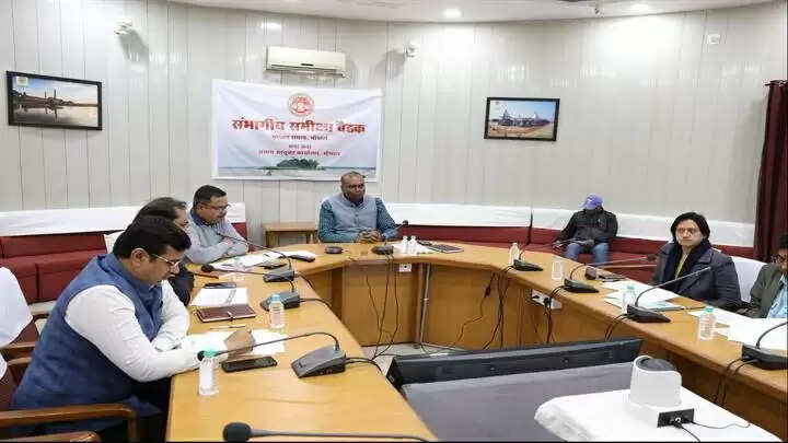 प्रतिदिन हो पेयजलों की टेस्टिंग, सीएम हेल्पलाइन की शिकायतों का करें तत्काल निराकरणः संभागायुक्त