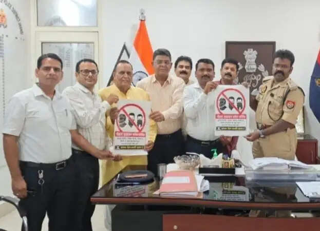 झांसी : प्रतिष्ठानों में चेहरा छुपाकर प्रवेश हुआ निषेध