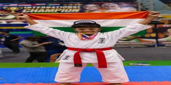 कोलकता में आयोजित कराटे चैंपियनशिप के जूनियर वर्ग में चित्तौड़ के एकांश को गोल्ड मेडल, 13 खिलाड़ियों ने किया कमाल