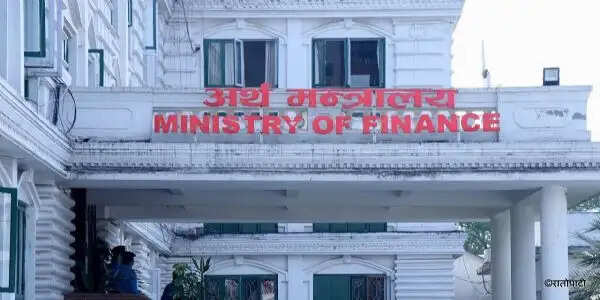 नेपाल को मिलने वाली विदेशी आर्थिक सहायता में साढ़े तीन गुना गिरावट आई